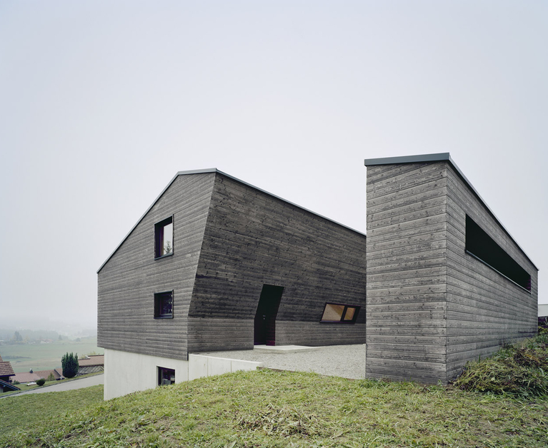 House P: a chalet built on a mountain slope