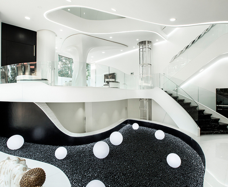 Elastica, a house full of curves