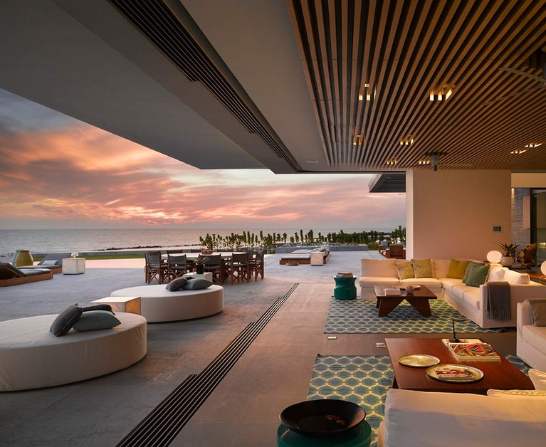 Luxury Home Overlooking the Pacific