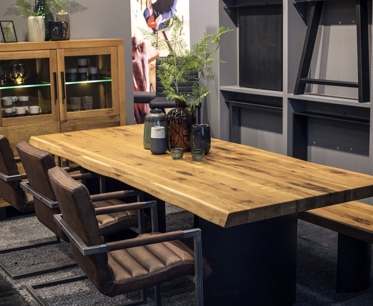Ways to Transform the Dining Space with a Cool Bench