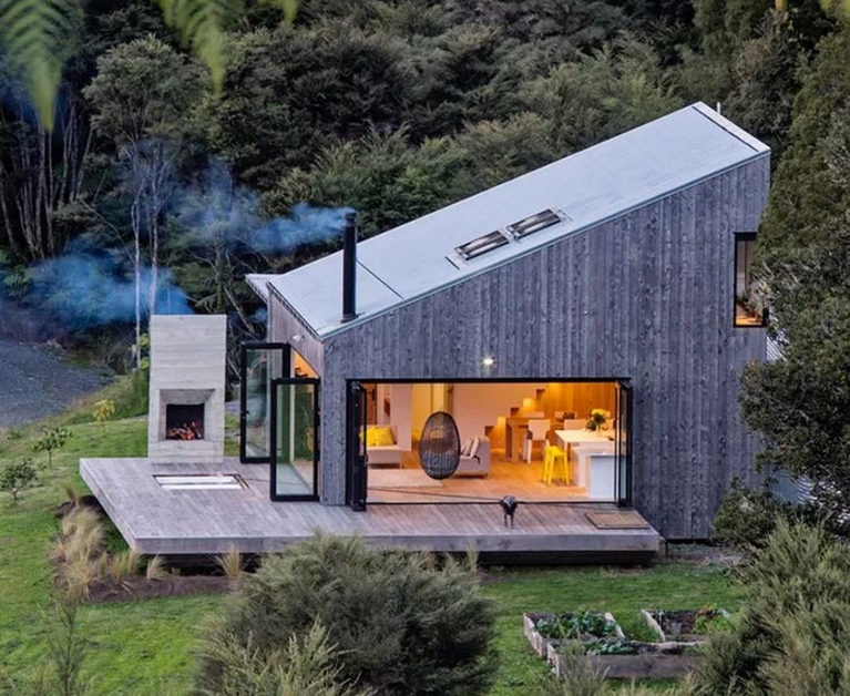 New Zealand's backcountry huts inspired this breezy, open home