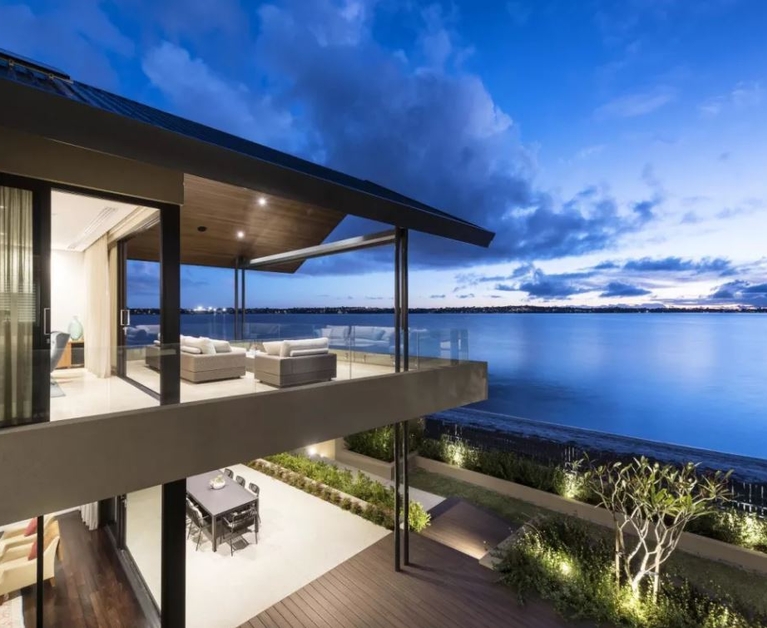 Riverside home with atrium