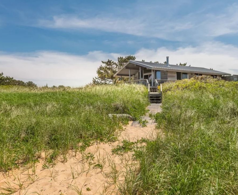 Dreamy bayfront beach house