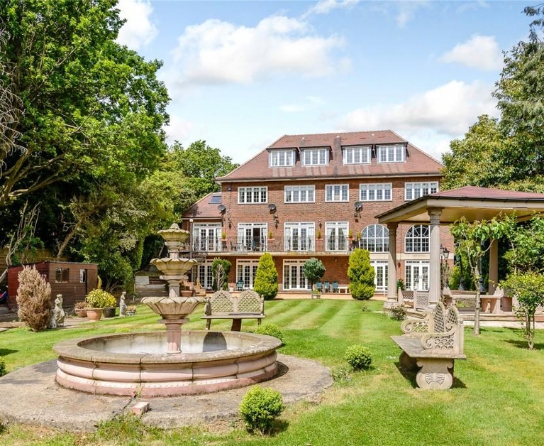 Extravagant, nine bedroom family home
