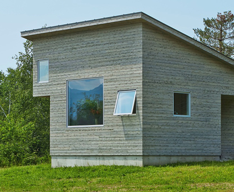 This peaceful house serves as an artist’s refuge in Vermont
