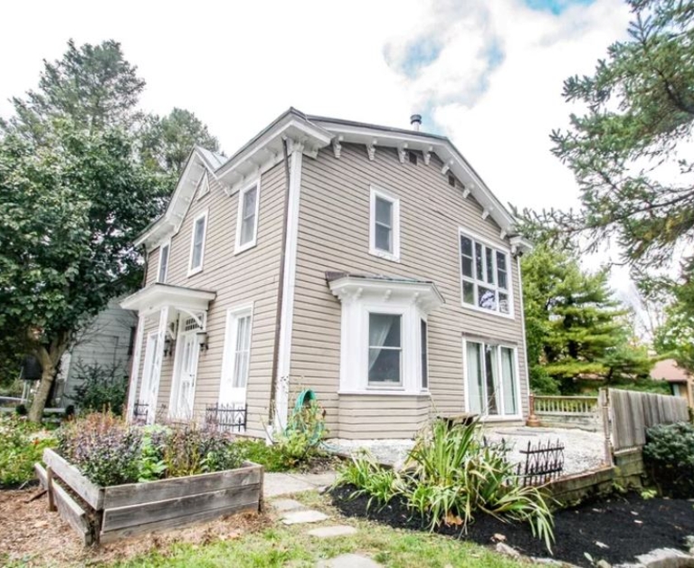 A 1910 dreamy cottage