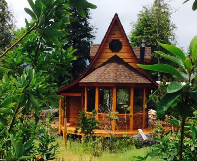 A fairytale-like rental cabin near a volcano