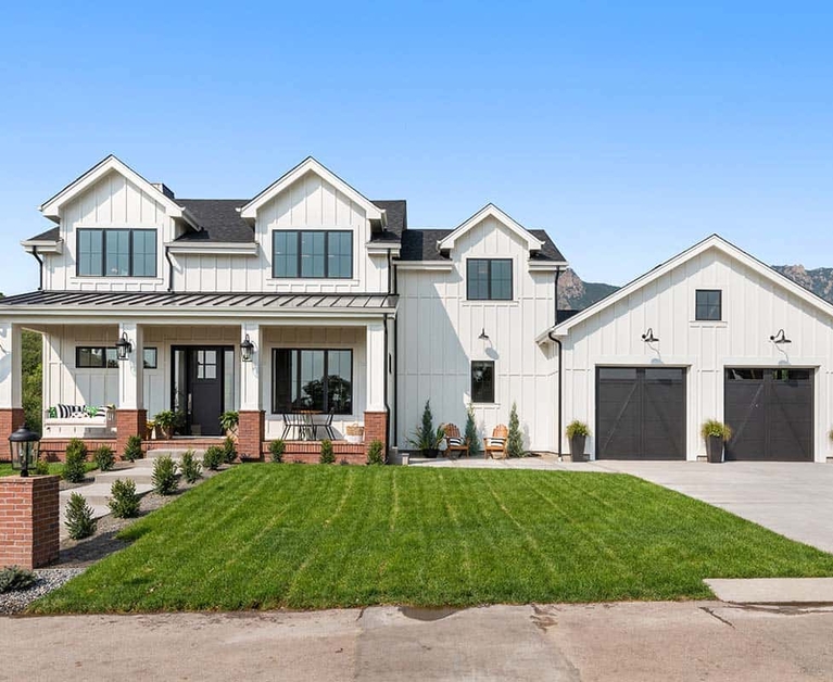 Inviting farmhouse style home in Colorado