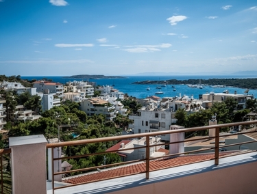 MAISONETTE IN VOULIAGMENI WITH GARDEN AND SEA VIEW