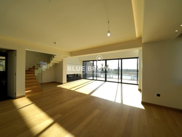 NEWLY BUILT MAISONETTE WITH AN OUTDOOR JACUZZI, CLOSE TO THE BEACH, IN ALIMOS, GREECE