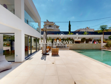 CONTEMPORARY HIGH-END DESIGNER RESIDENCE WITH PRIVATE SWIMMING POOL IN VARI