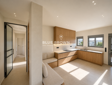 RENOVATED LUXURY PENTHOUSE IN THE HEART OF GLYFADA