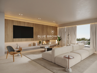 RENOVATED LUXURY PENTHOUSE IN THE HEART OF GLYFADA